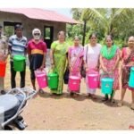 गावामध्ये कचरा कुंडी वाटप कार्यक्रम